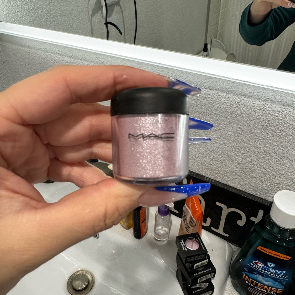 MAC Cosmetics Pigment Kitschmas